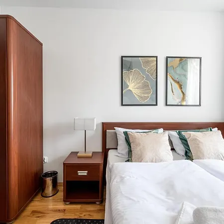 On/set Apartment