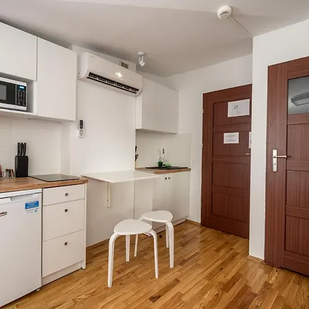 Apartment On/set *