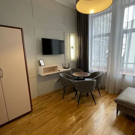 Apartment On/set