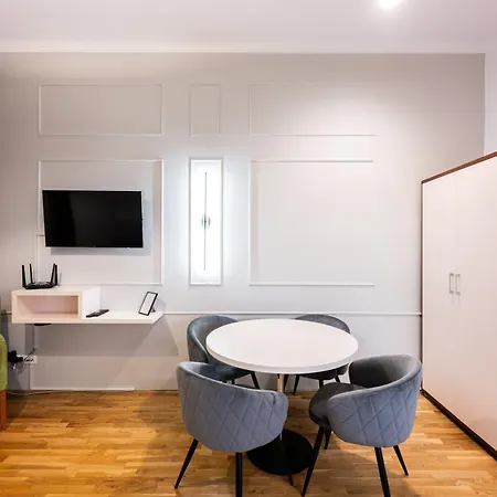 On/set Apartment